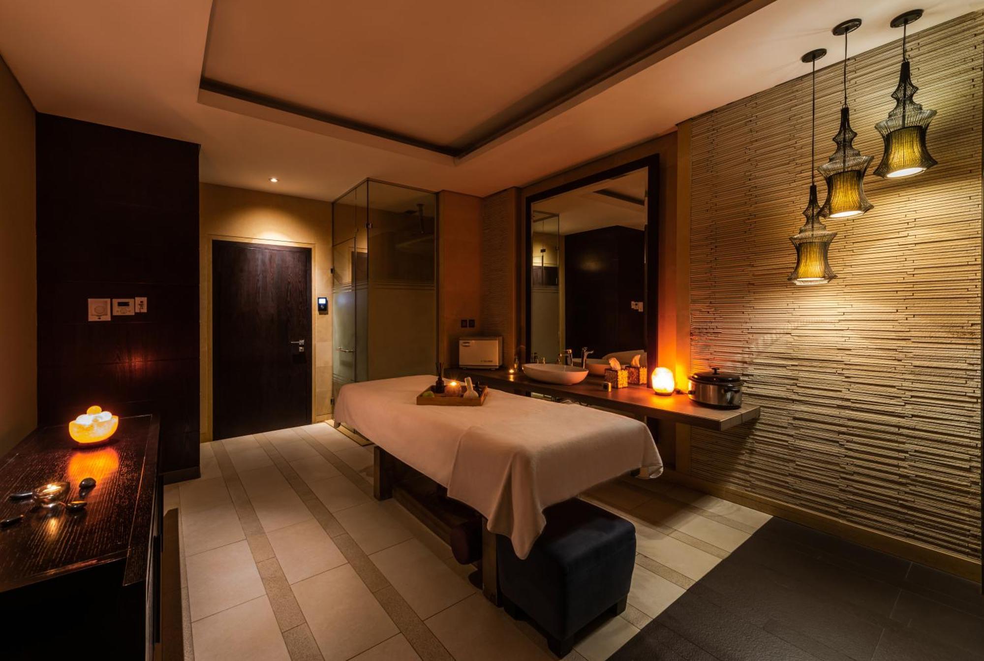 Narcissus Riyadh Hotel & Spa Bagian luar foto A treatment room at the spa