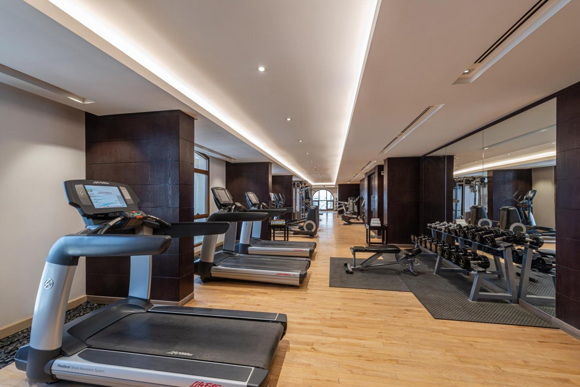Narcissus Riyadh Hotel & Spa Bagian luar foto The gym at the hotel