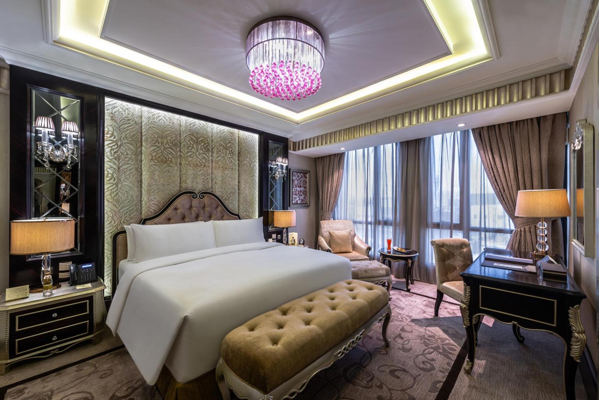 Narcissus Riyadh Hotel & Spa Bagian luar foto A bedroom at the hotel