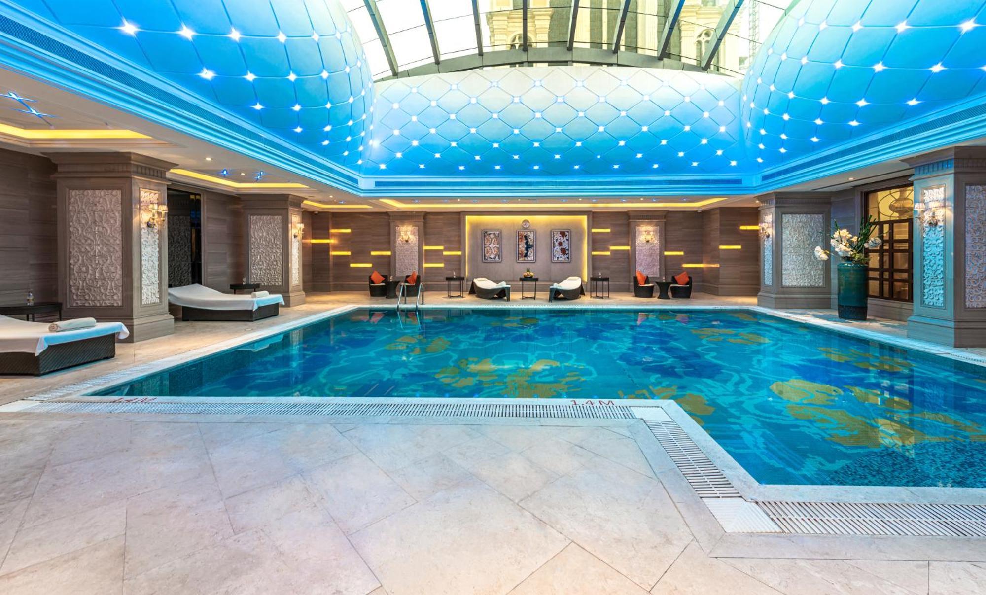 Narcissus Riyadh Hotel & Spa Bagian luar foto The swimming pool at the hotel